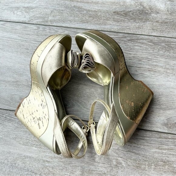 Guess Pewter Metallic Wedge Ankle Strap Peep Toe Heels Shoes Buckle - Picture 8 of 15